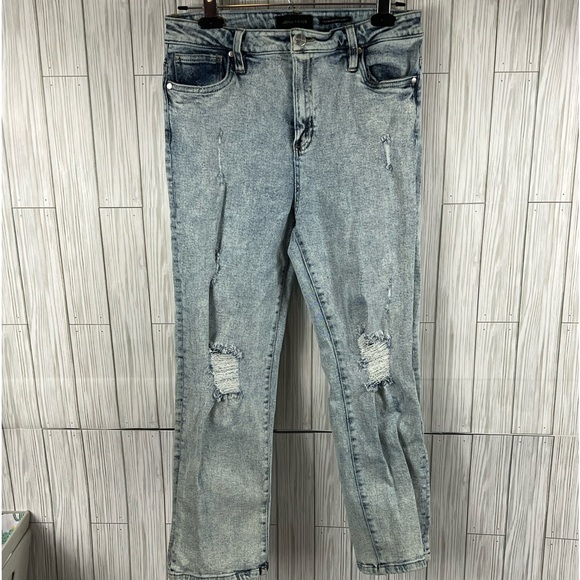Kendall & Kylie Denim - Kendall & Kylie Icon High Rise Straight Jean